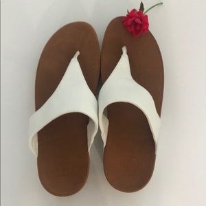 FitFlops Women’s Lulu White Sandals size 9